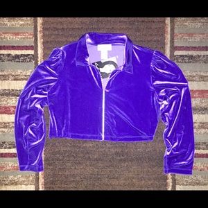 Woman’s Crop Top Size L